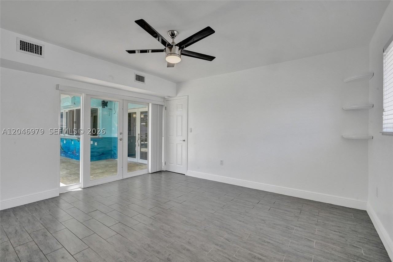 9240 Sw 54th St - Photo 7 of 45