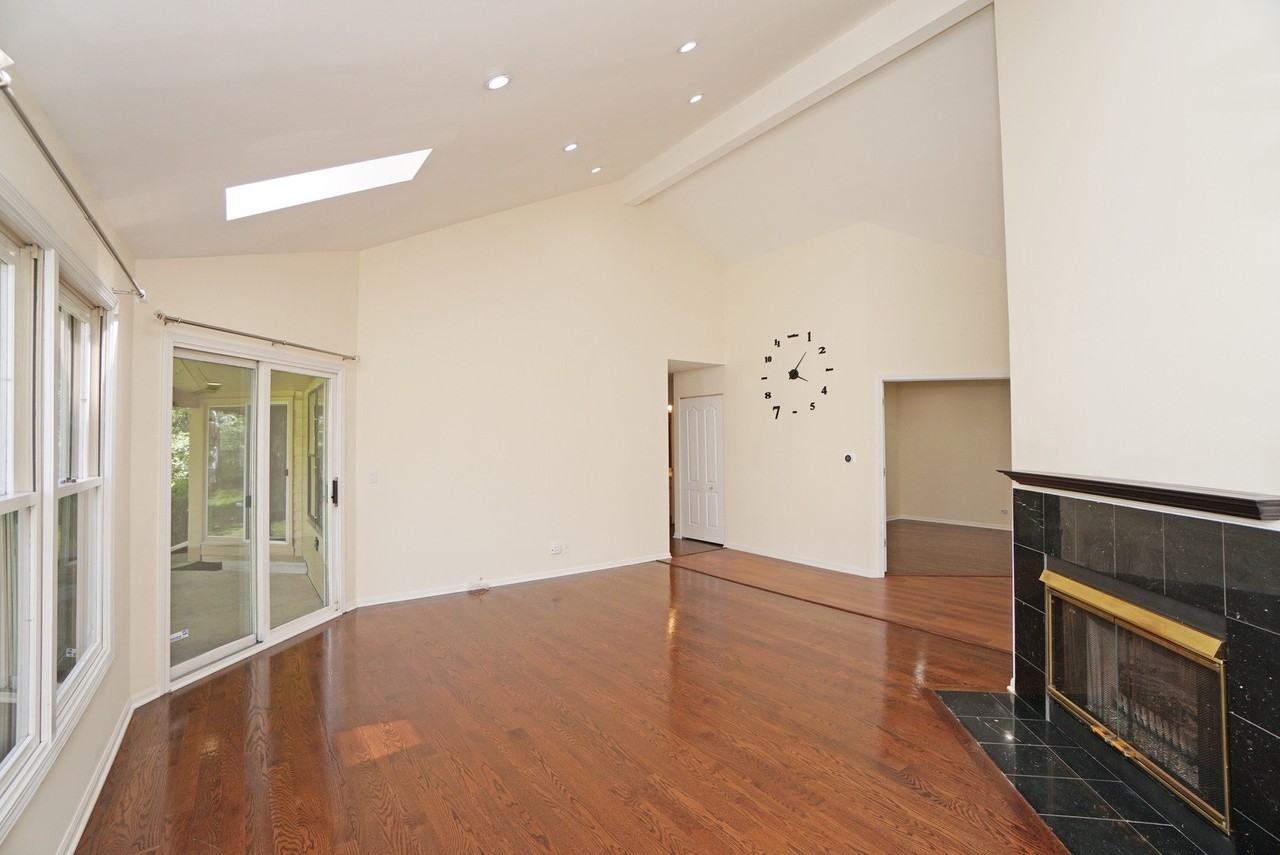 229 Willow Pkwy - Photo 5 of 32