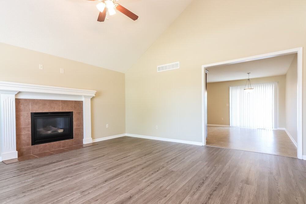 702 Hibiscus Cir - Photo 3 of 16