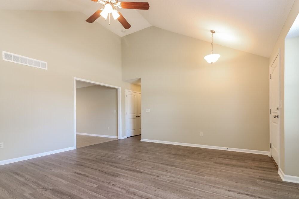702 Hibiscus Cir - Photo 5 of 16