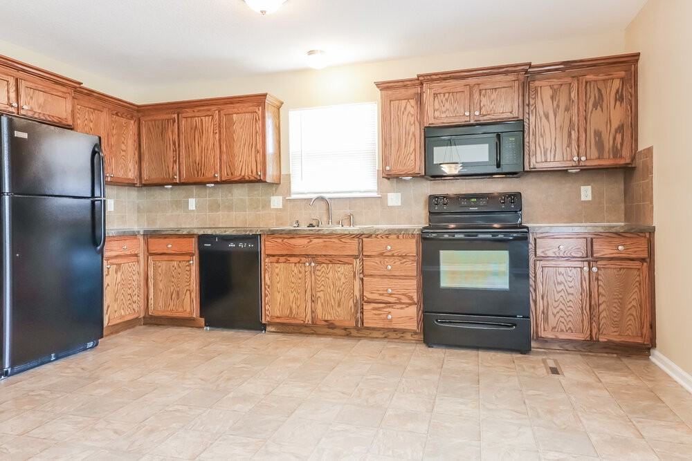 702 Hibiscus Cir - Photo 6 of 16