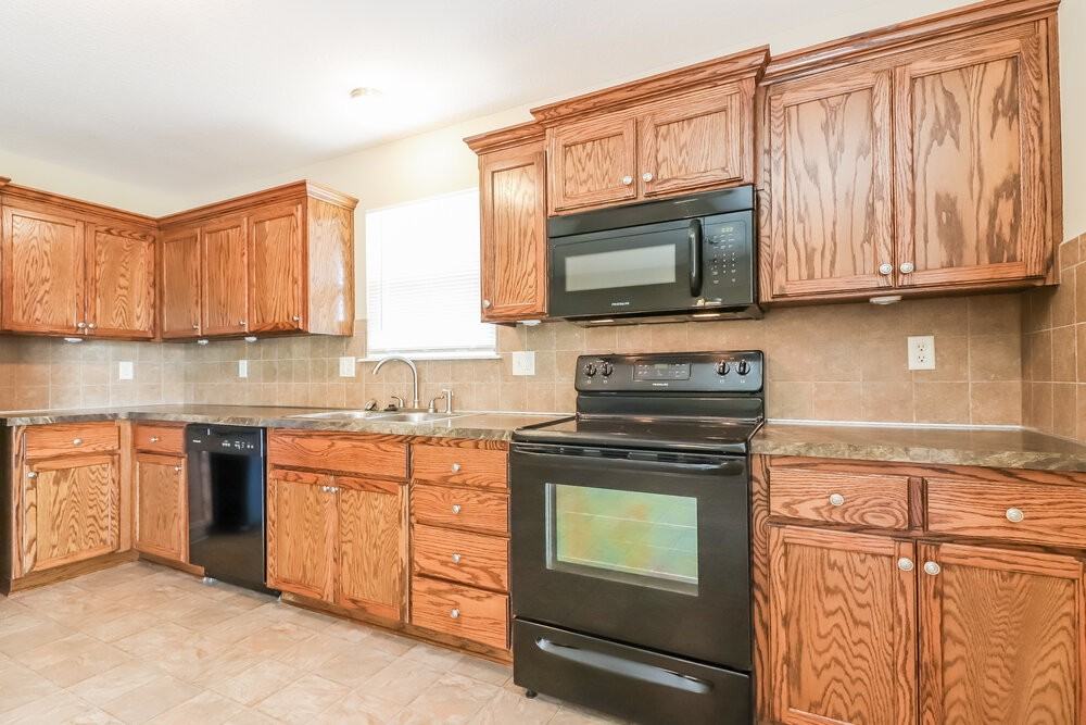 702 Hibiscus Cir - Photo 7 of 16