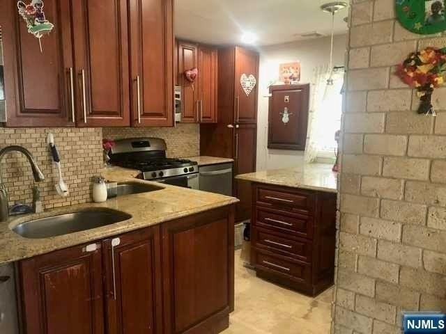 7-09 22nd St - Photo 5 of 10