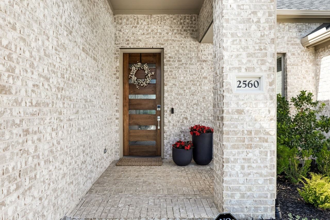 2560 Horsetail Rd - Photo 3 of 35