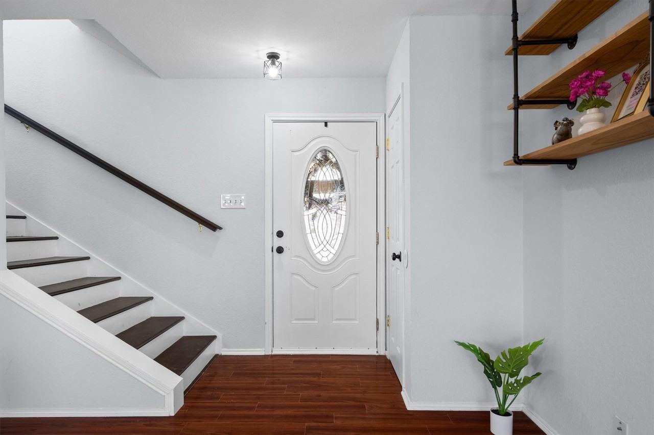 1524 Briarcrest Dr - Photo 3 of 34