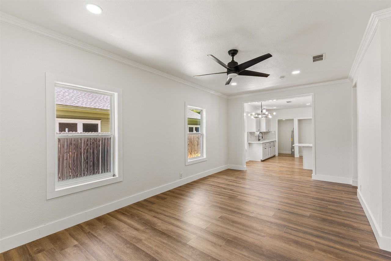 418 Lillian St - Photo 6 of 30