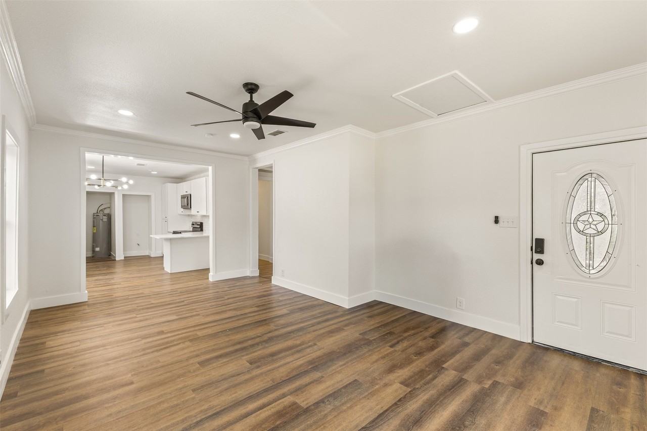 418 Lillian St - Photo 7 of 30