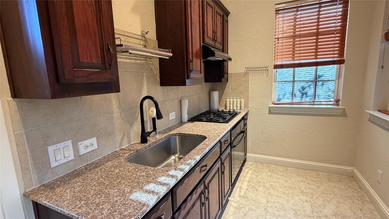 6728 S Fork Dr - Photo 6 of 39