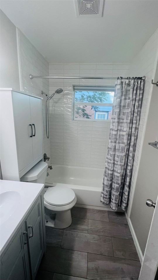 909 Laguna Dr - Photo 4 of 19