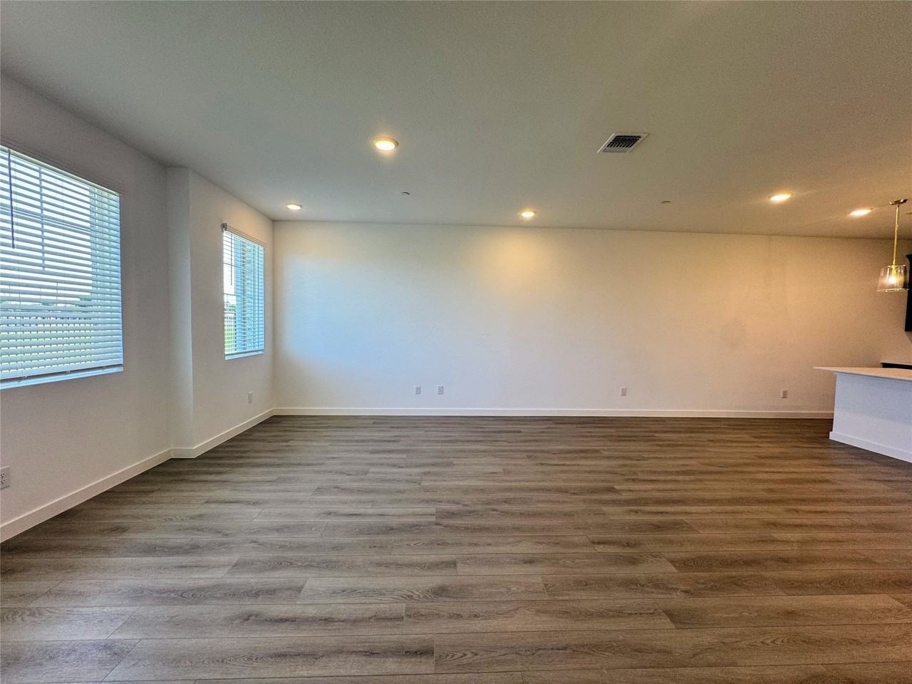 5720 Lakeview Dr - Photo 6 of 30