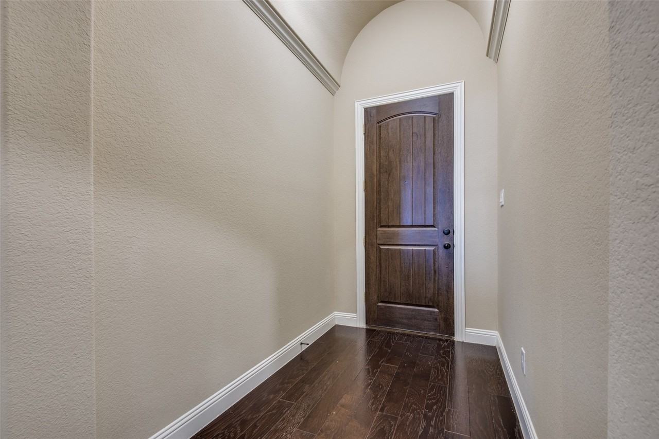 309 Harcourt Ave - Photo 3 of 24