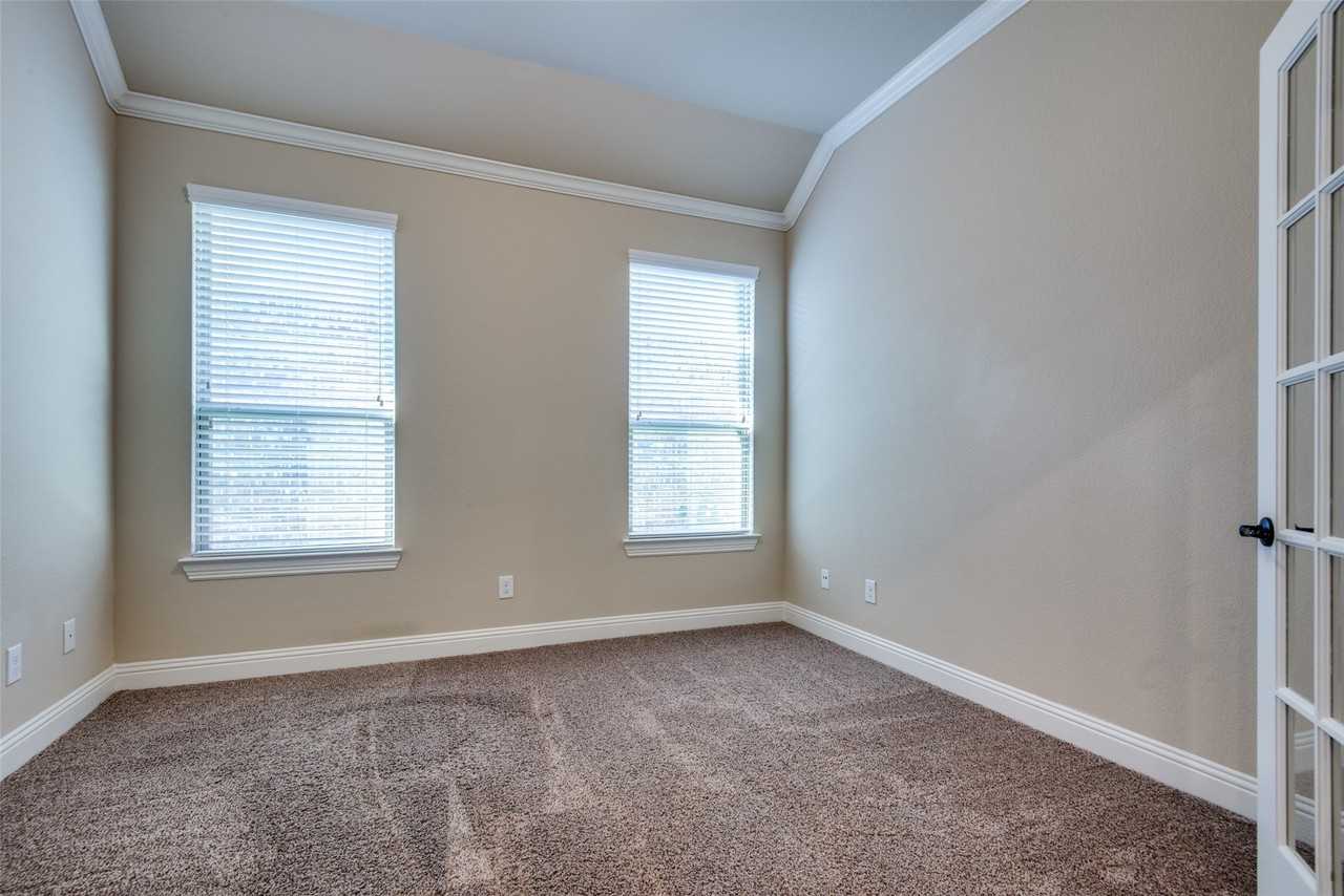 309 Harcourt Ave - Photo 5 of 24