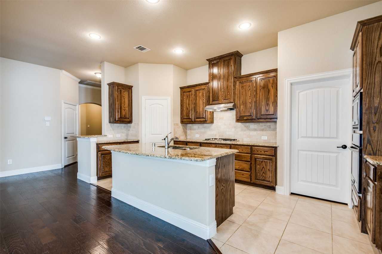 309 Harcourt Ave - Photo 6 of 24