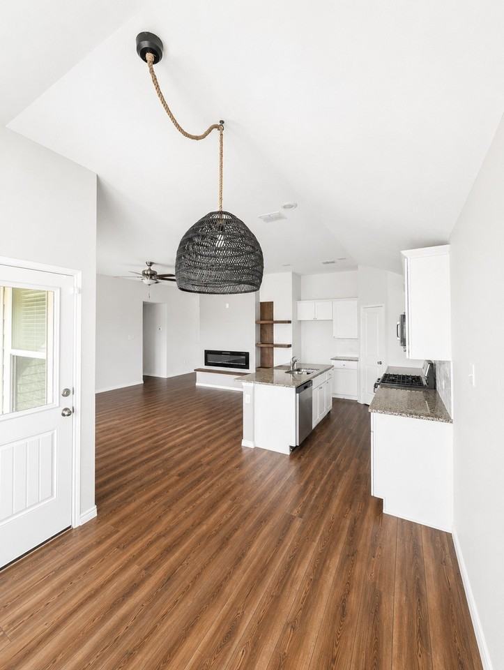 3903 Pioneer Dr - Photo 5 of 21