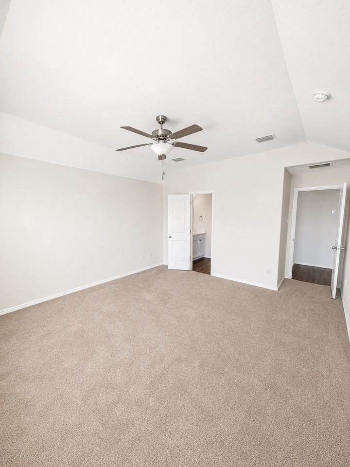 3903 Pioneer Dr - Photo 7 of 21