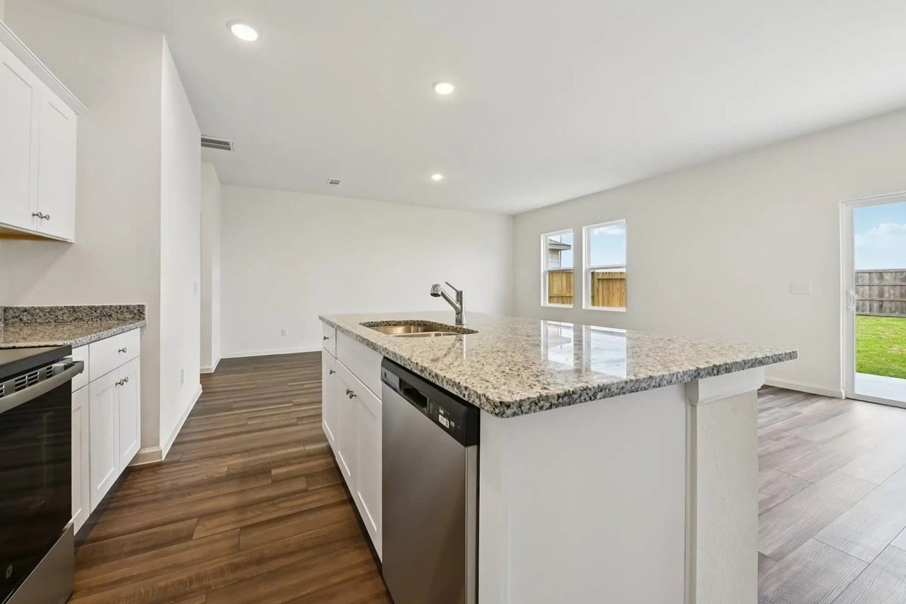 5506 Hastings - Photo 3 of 11