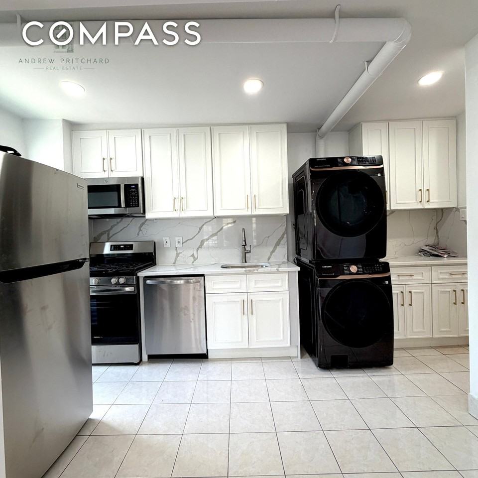 2211 Crescent St #2 - Photo 2 of 10