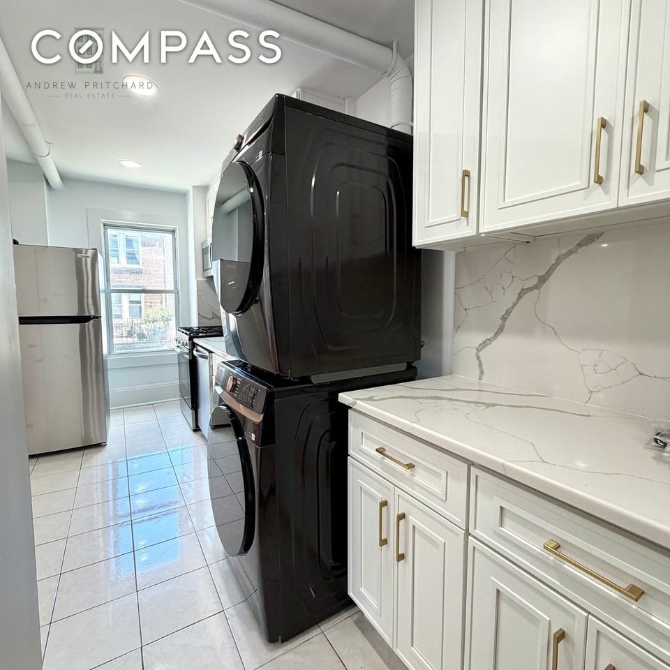 2211 Crescent St #2 - Photo 5 of 10
