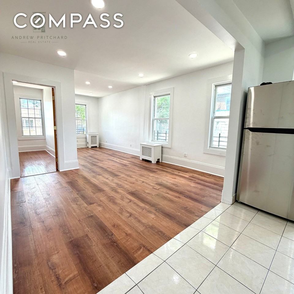 2211 Crescent St #2 - Photo 7 of 10