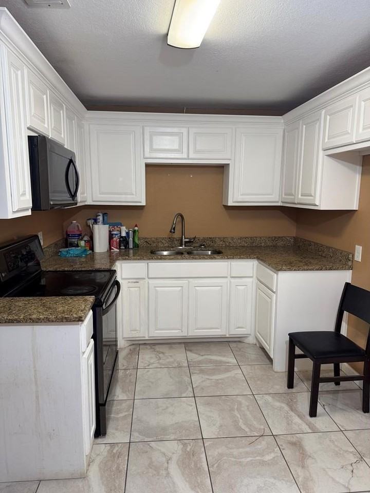 2826 Hilltop Dr - Photo 2 of 9