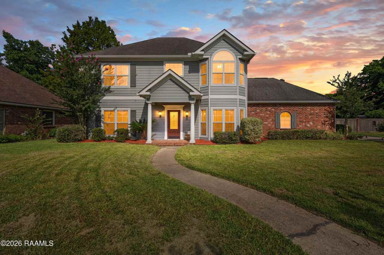 300 Oak Hollow Dr
