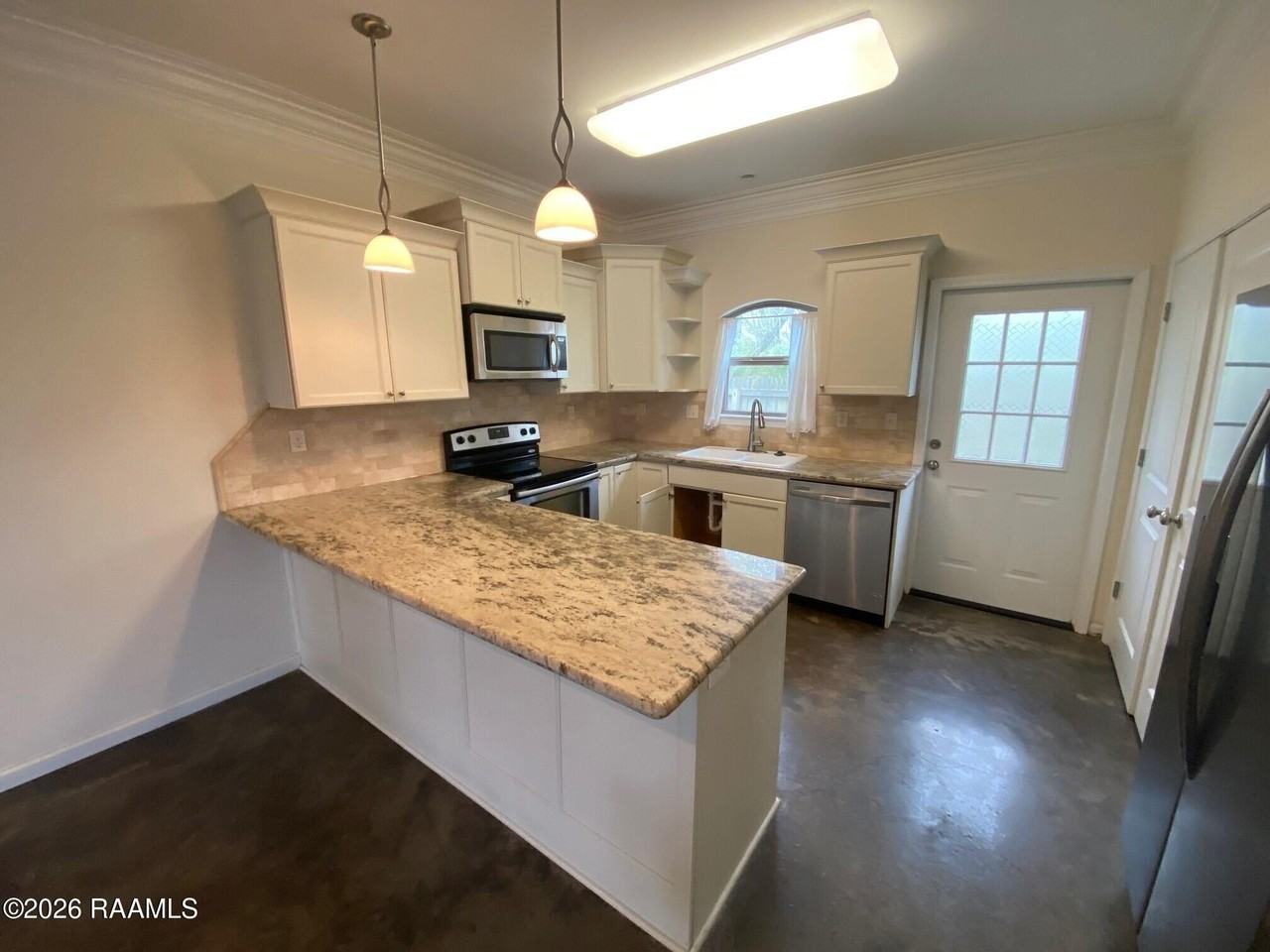 208 Caudill Dr - Photo 2 of 12