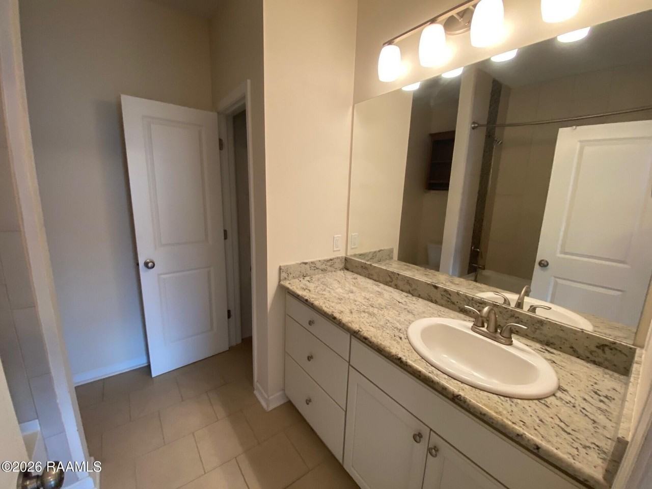 208 Caudill Dr - Photo 3 of 12