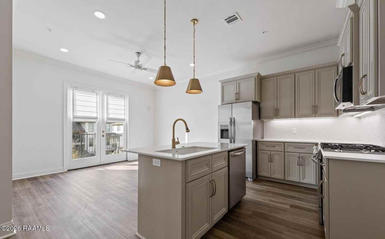 200 Prescott Blvd #300 - Photo 3 of 13
