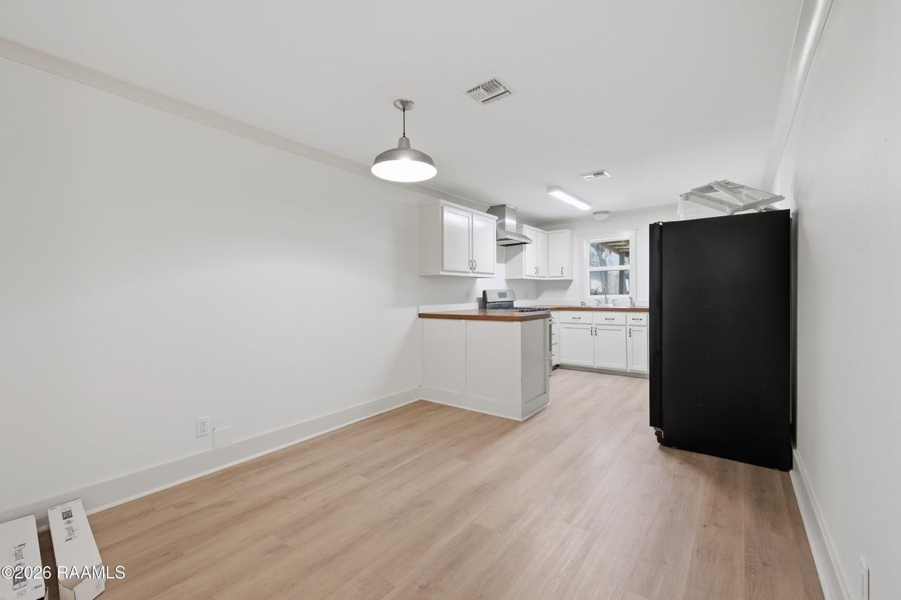 104 Howard Ave - Photo 7 of 25