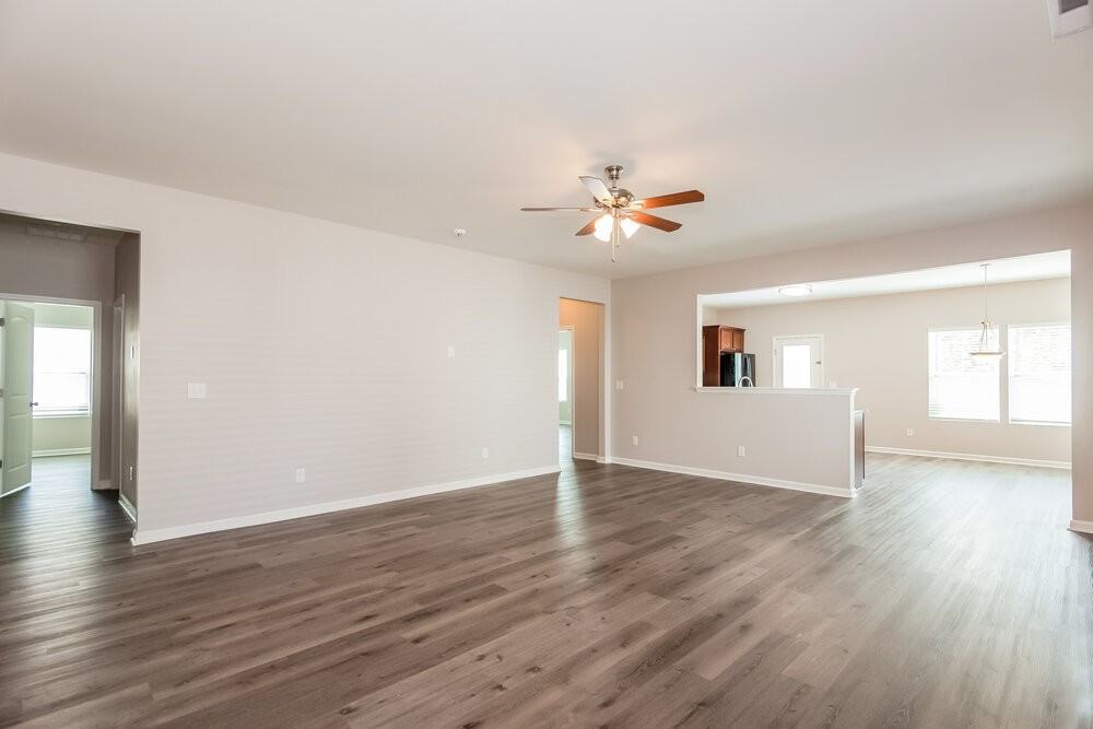 2304 Lake Vista Dr - Photo 3 of 16