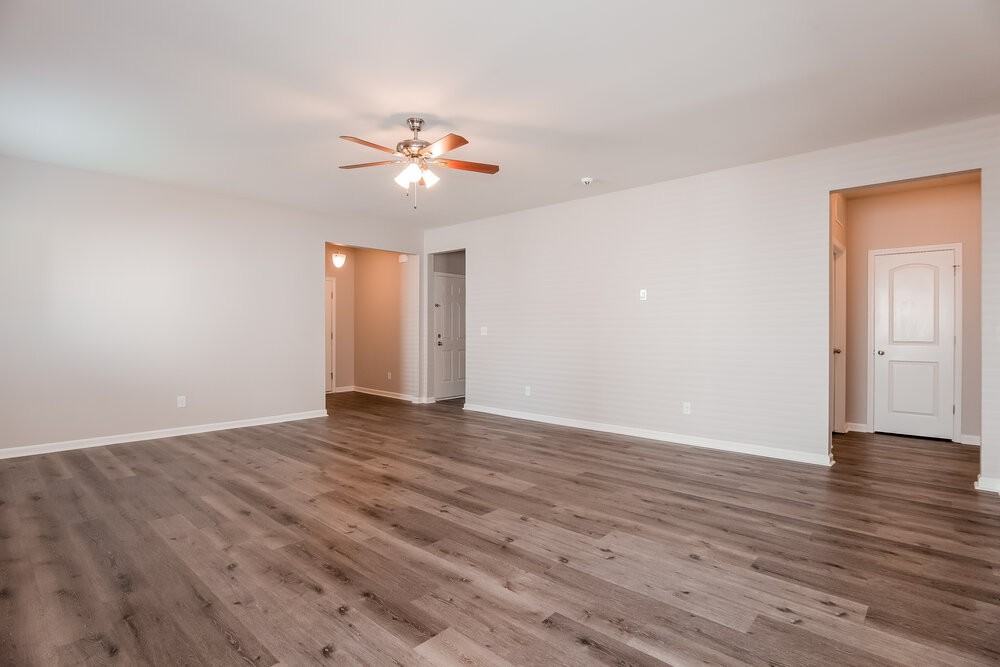 2304 Lake Vista Dr - Photo 5 of 16
