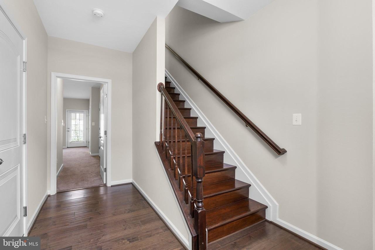 7720 Rearden Ct - Photo 4 of 44