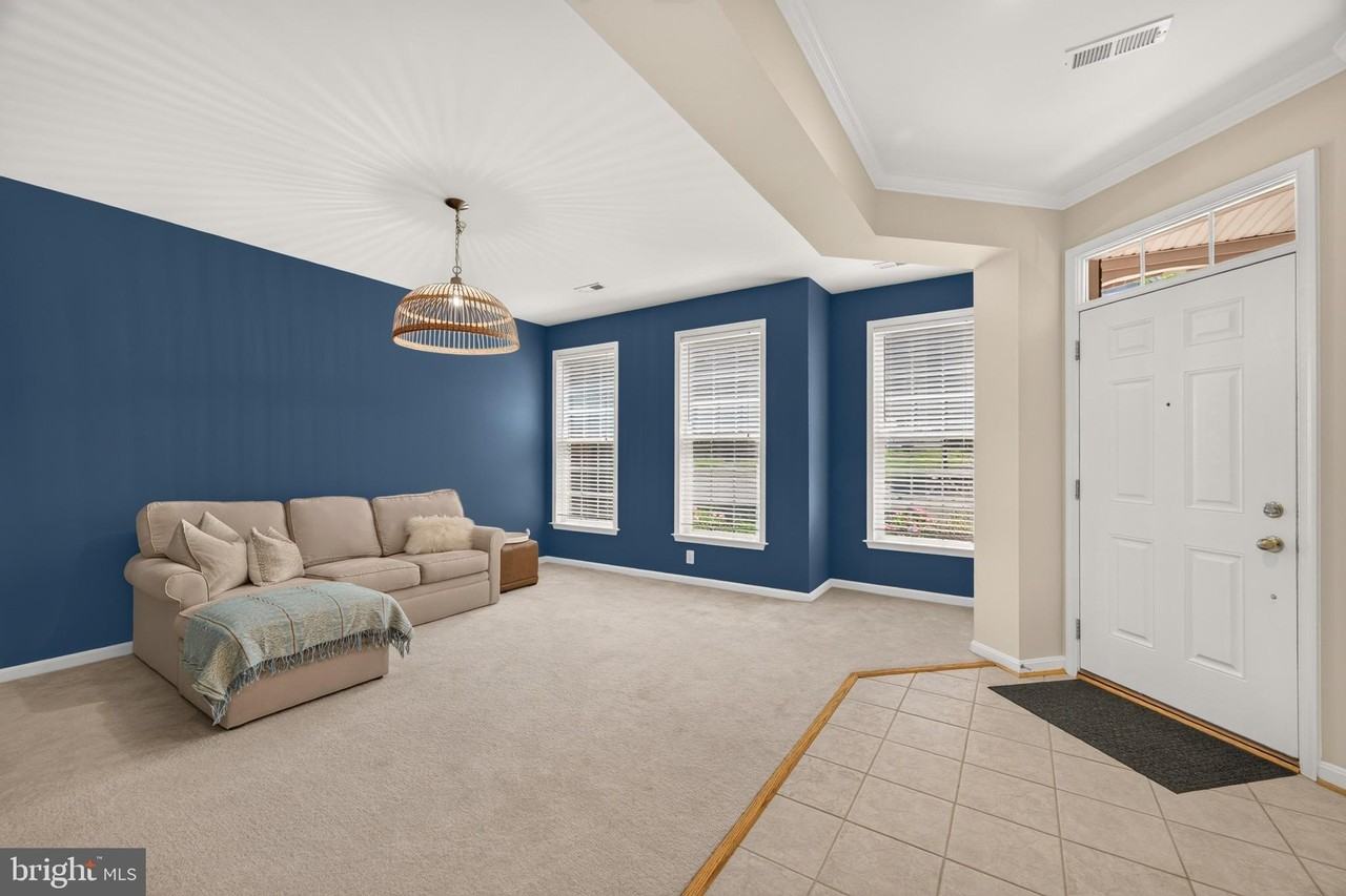 43580 Popes Creek Sq - Photo 3 of 50
