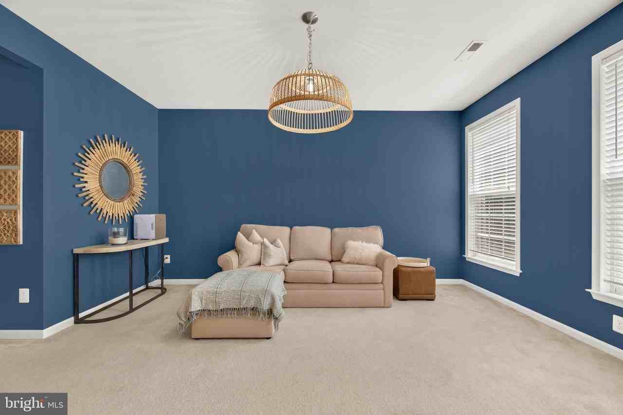 43580 Popes Creek Sq - Photo 5 of 50
