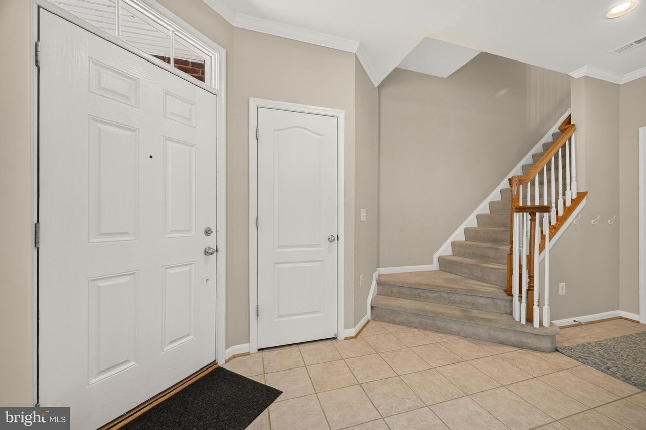 43580 Popes Creek Sq - Photo 6 of 50