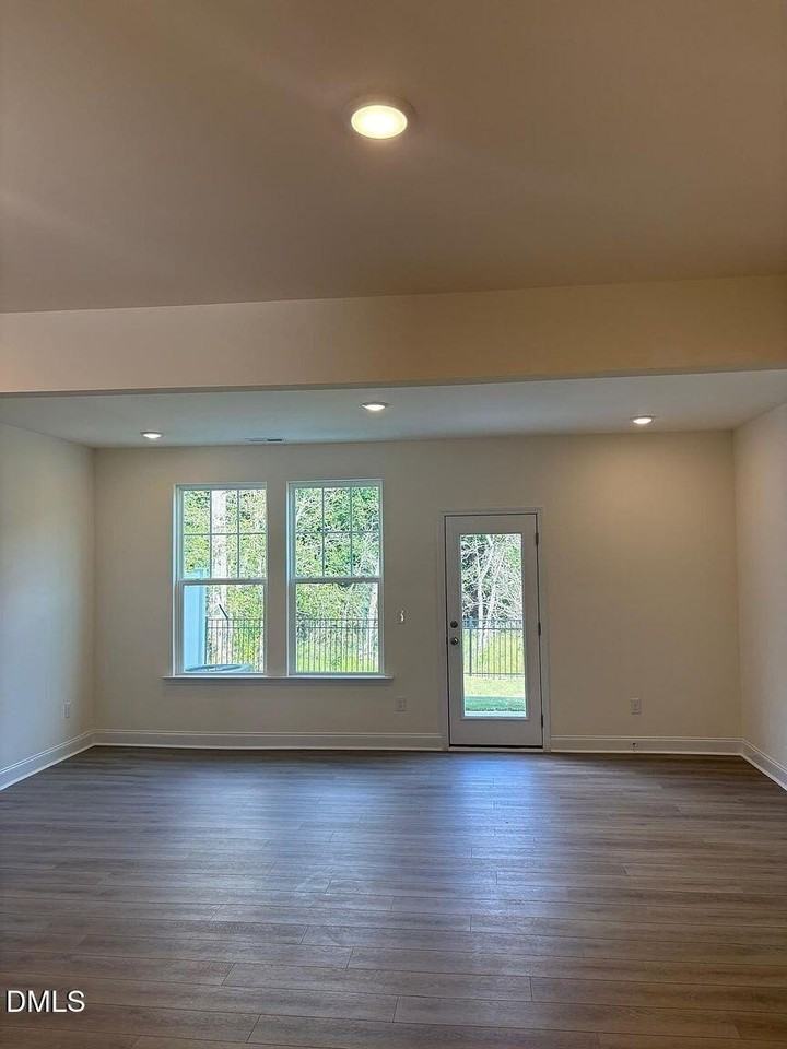 907 Kensley Grove Ln - Photo 3 of 11