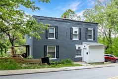 1320 Pioneer Ave - Photo 1 of 1