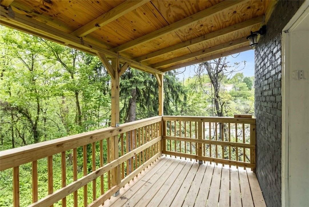 1320 Pioneer Ave - Photo 3 of 30