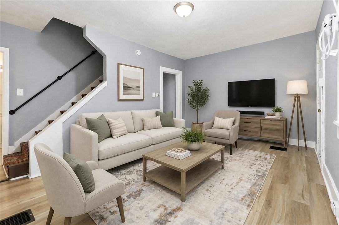 1320 Pioneer Ave - Photo 4 of 30