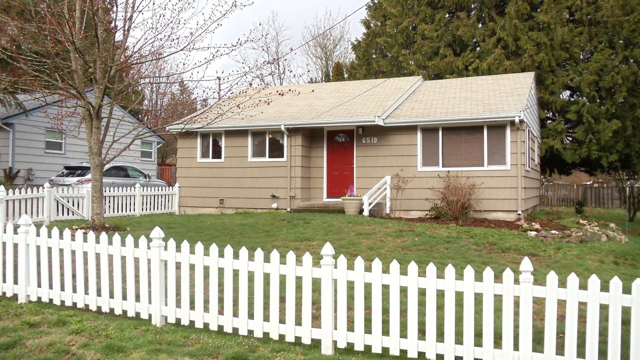 6519 191st St Sw #1 - Photo 2 of 21