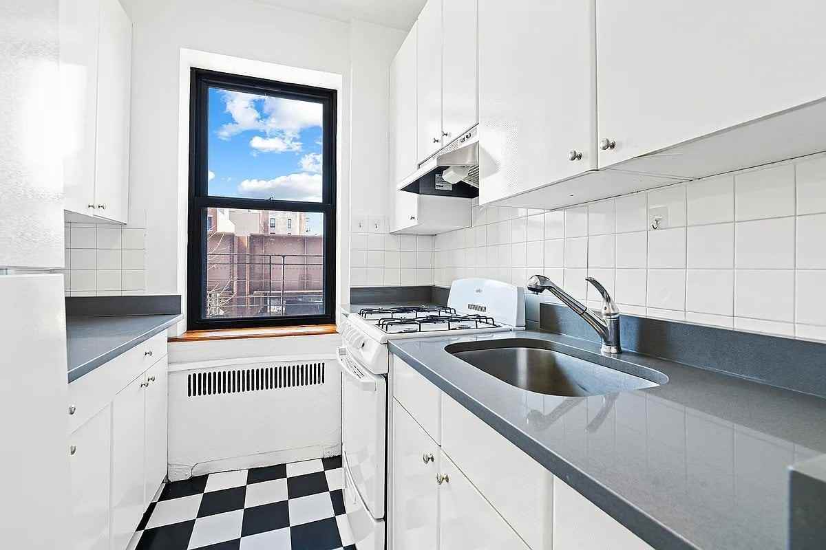 101 E 116th St #2E - Photo 3 of 5