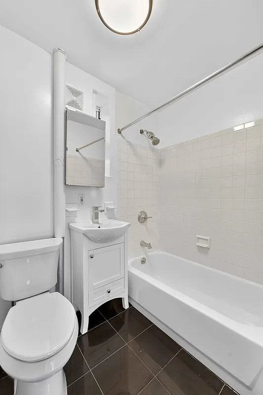 222 W 10th St #4A - Photo 4 of 4