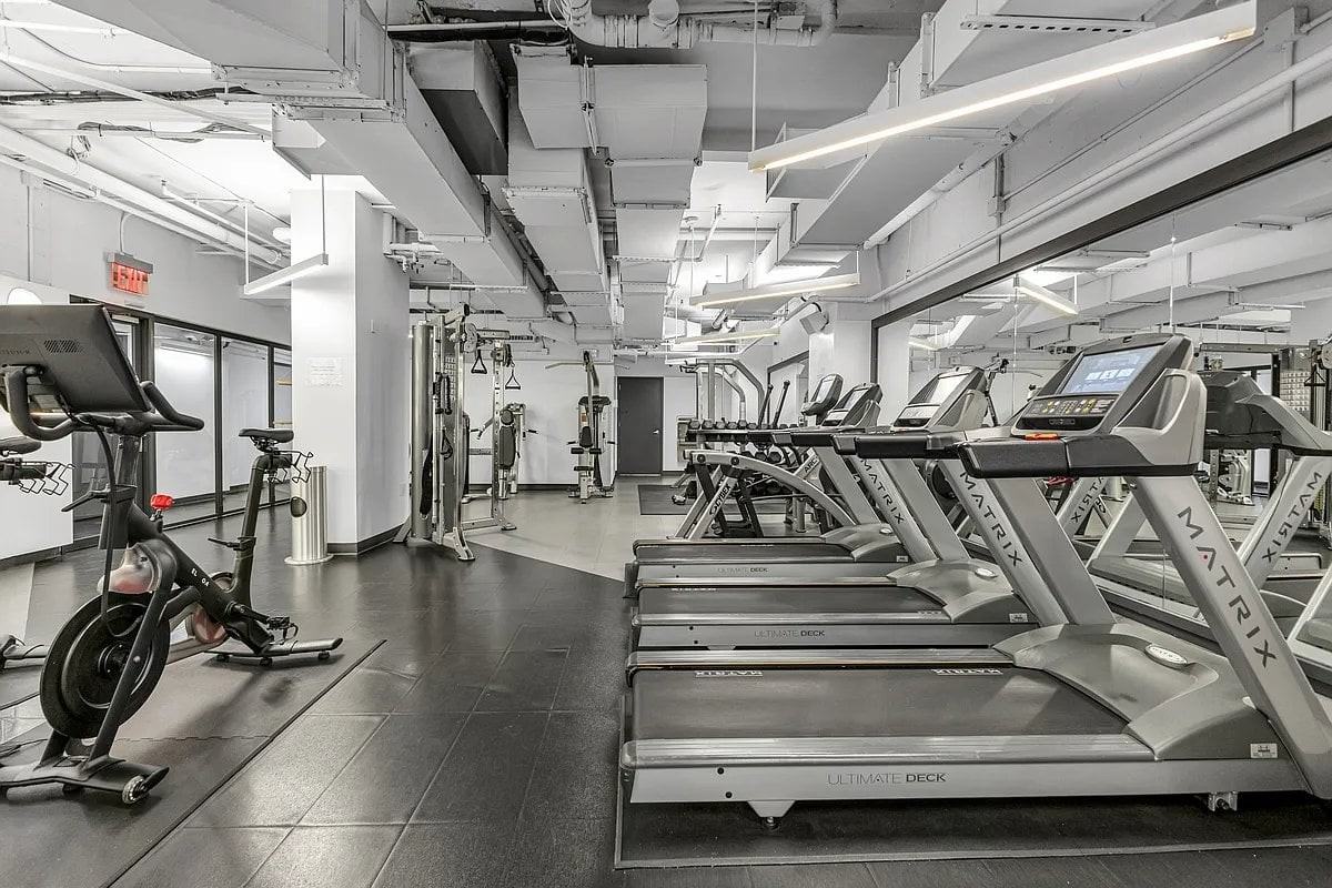 250 E Houston St #5G - Photo 5 of 10