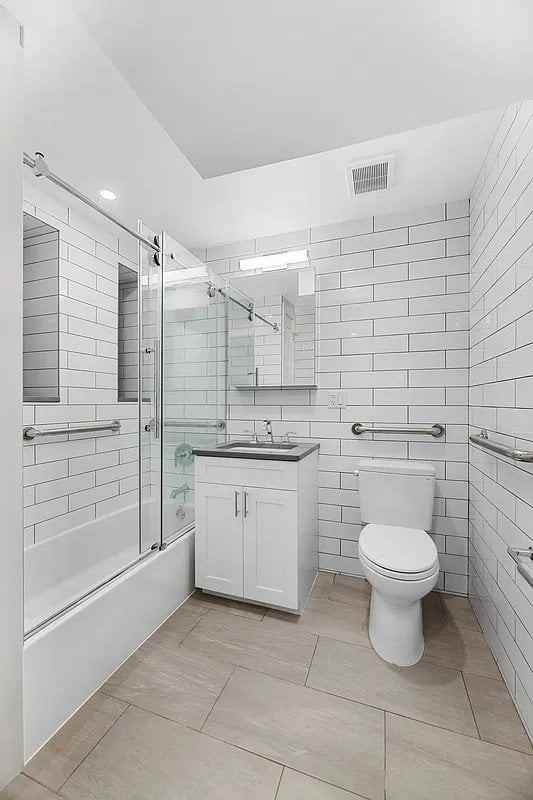 153 E 26th St #5B - Photo 4 of 7