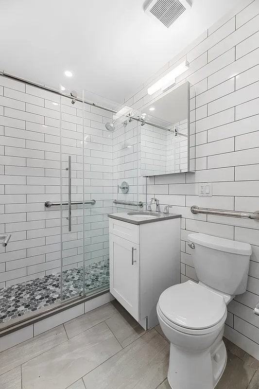153 E 26th St #5B - Photo 6 of 7