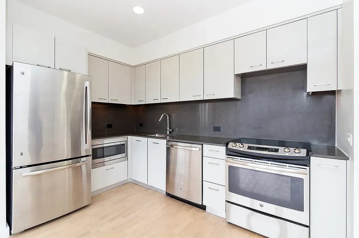 3157 31st St #410 - Photo 3 of 5