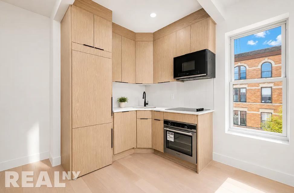 8th Ave #5R - Photo 2 of 11