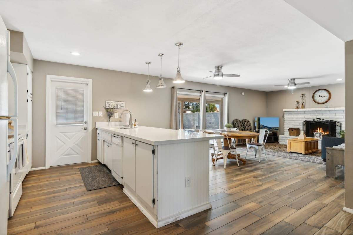 3209 S Los Feliz Dr #1 - Photo 2 of 26