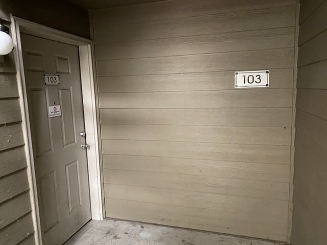 621 Ne Kane Dr #103 - Photo 2 of 9