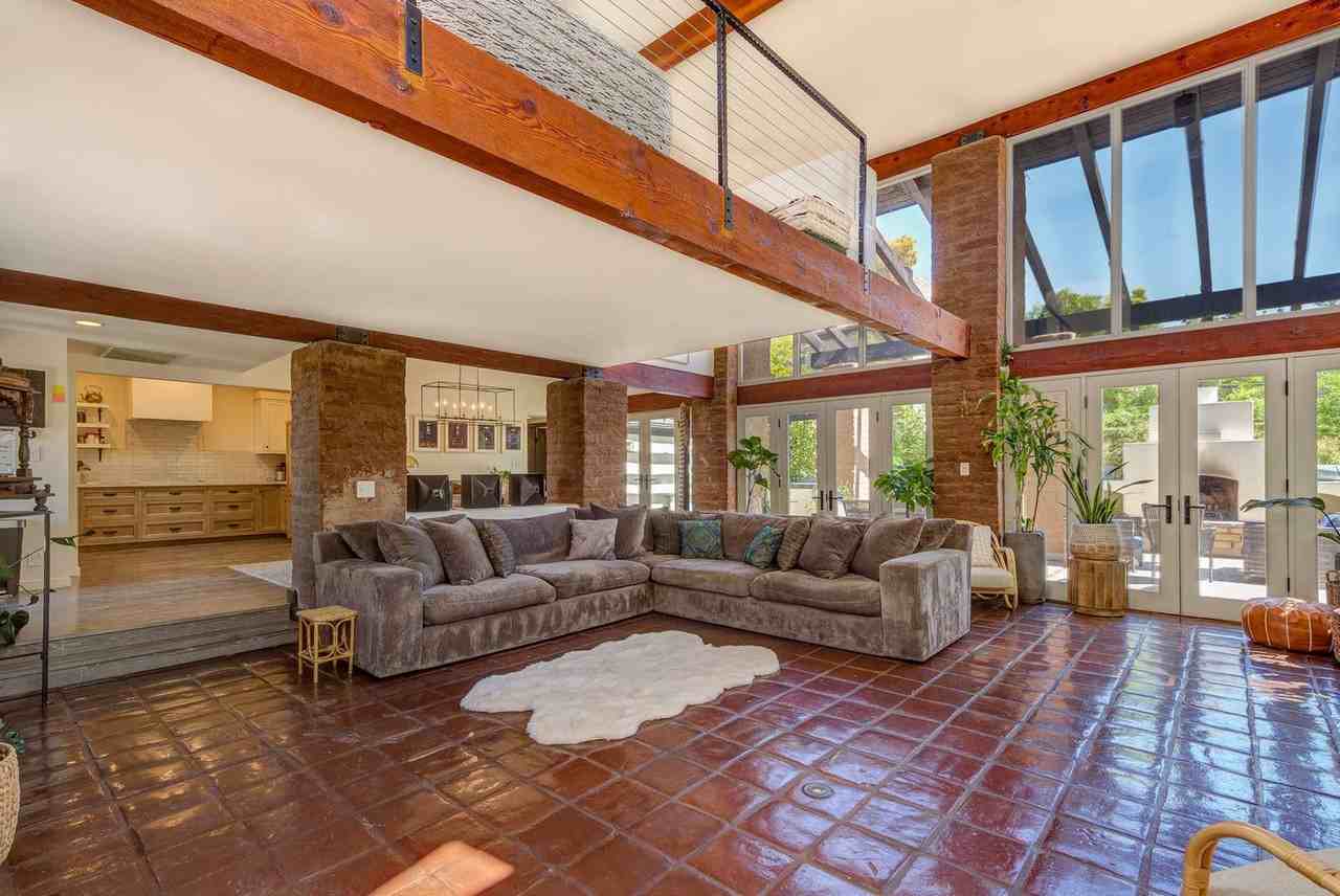 3650 N 38th St #1578369P - Photo 3 of 38